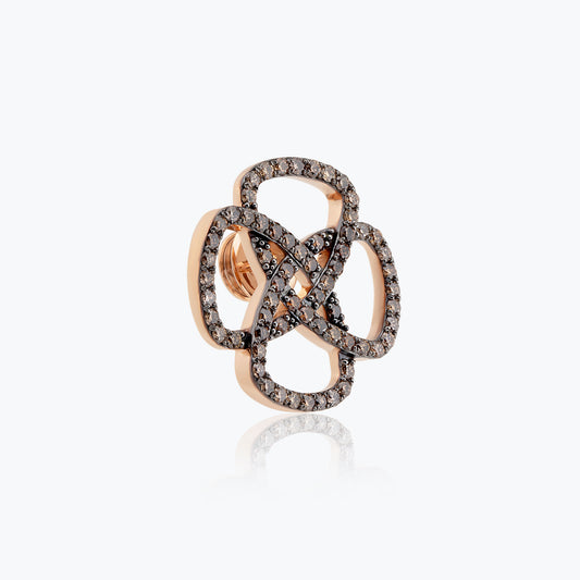 2.25k brown pırlanta ile bezenmiş Eternity Knot Broşun sonsuzluk düğümü figürünü gösteren yan profili.