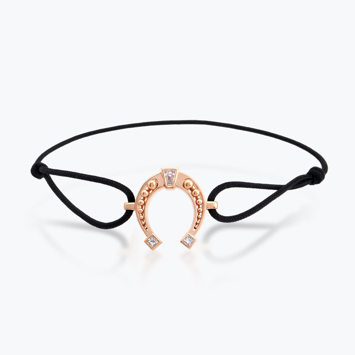 14K Altın Horseshoe Bileklik, şans ve kötü etkilerden korunmayı temsil eden nal figürü.