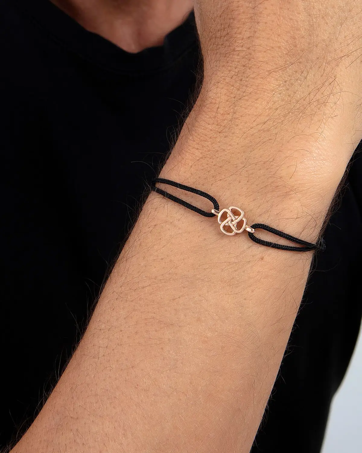 Eternity Knot Bileklik Rose, bilekte