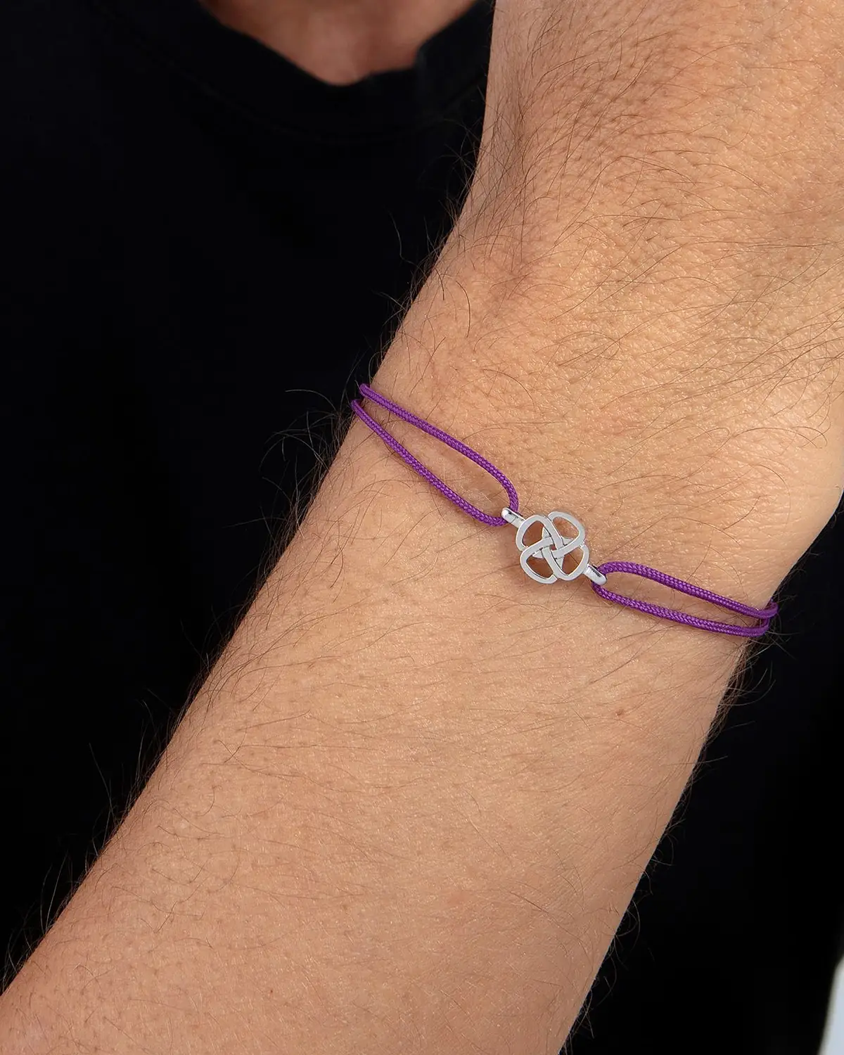 Eternity Knot Bileklik White, bilekte