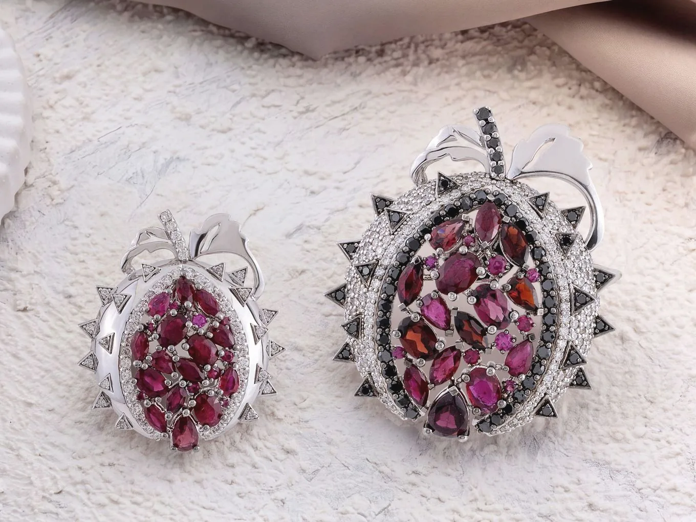 Pırlantalı Nar Broşlar