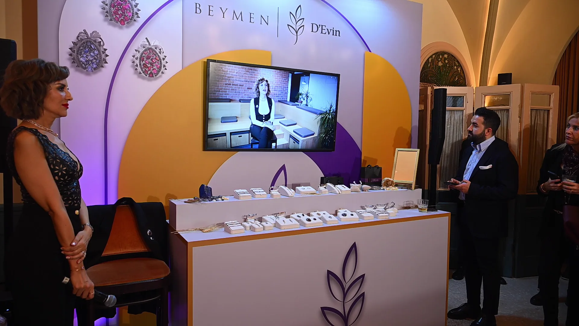 Beymen ve D’Evin imzalı lansman alanında sergilenen Witnesses koleksiyonu